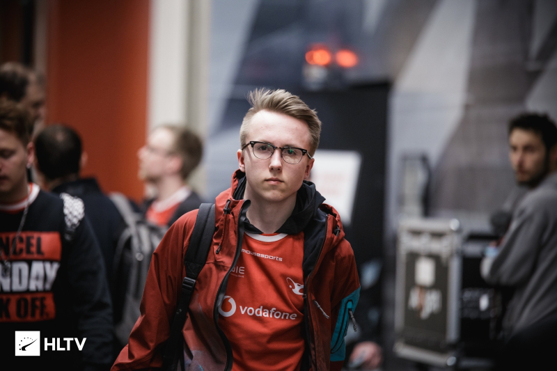 底线比你高！ HamBak 的 Wei 免费把钥匙给了 Cuzz 的Zyra，而 KT Rolster 稳稳地击败了 OKSavingsBank BRION 。