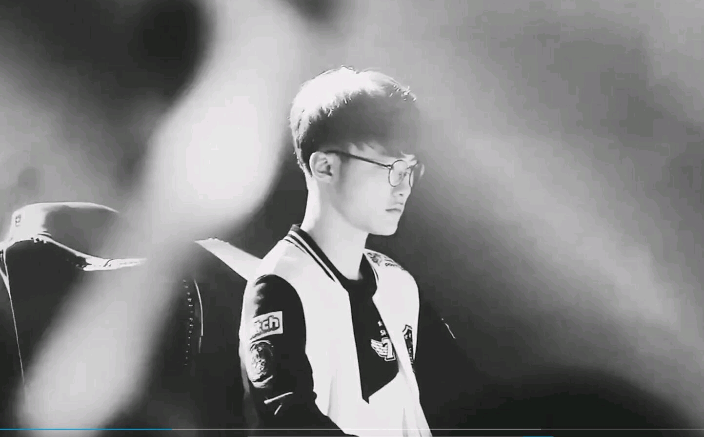 左雾：组不成进世界赛的队，Zika在我们队里，肯定不会存钱吃利息